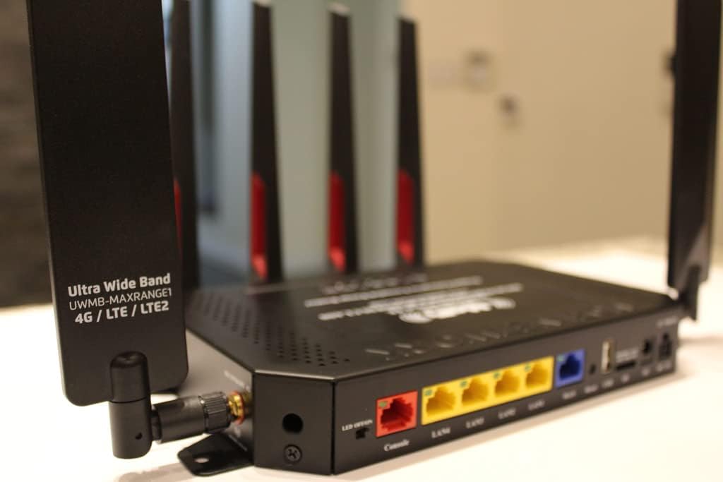 MOFINETWORK MOFI5500-5GXeLTE-RM520 4G LTE 5G Cellular Router | Compatible with Verizon, AT&T, T-Mobile, and More