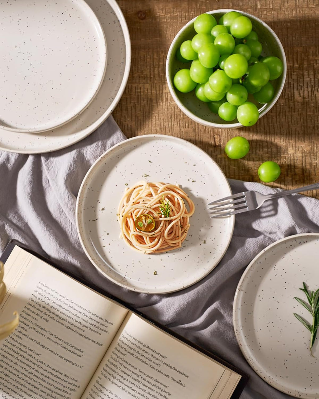 Famiware Meteor Stoneware Dinnerware Sets with Pasta Bowls, Service for 4 (16 Pieces), Plates and Bowls Sets, Microwave and Dishwasher Safe Dishes Set, Creamy White