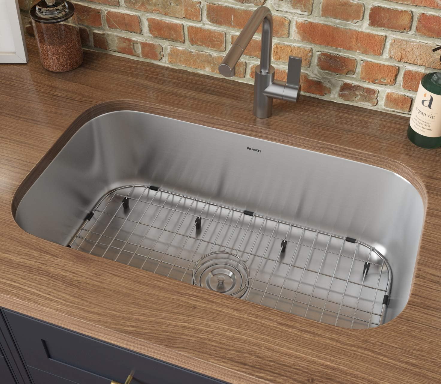 Ruvati 30-inch Undermount Kitchen Sink Single Bowl - 16 Gauge Stainless Steel Kitchen Sink with Brushed Finish hides scratches - Easy-to-Clean Single Bowl Undermount Sinks - RVM4250