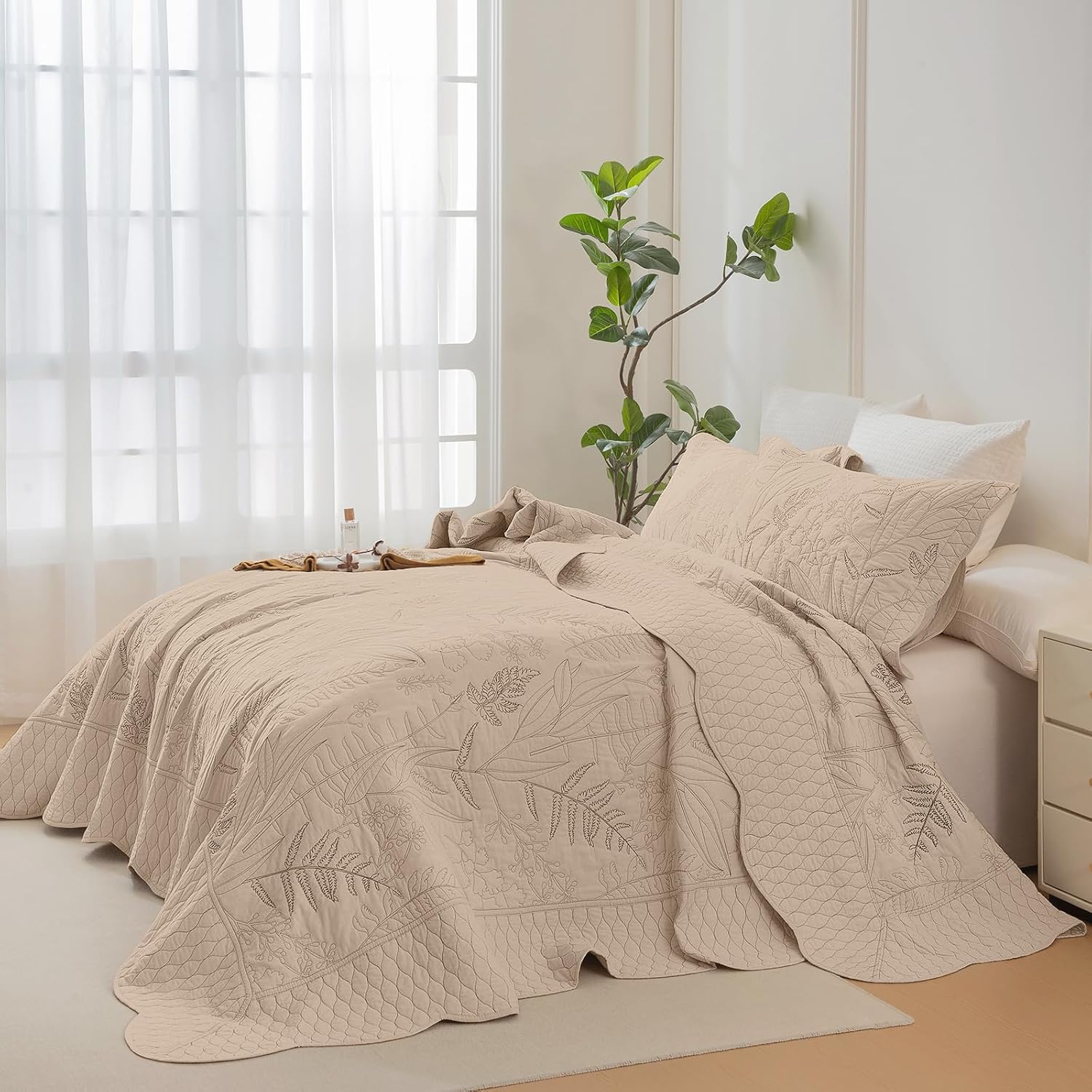 Sanracie Oversized King Quilt 120'x120', 100% Cotton Warm Taupe Print Quilted Bedspread Set 3Pcs Soft Breathable Botanical Leaves Pattern Quilt Bedding Set for All Season