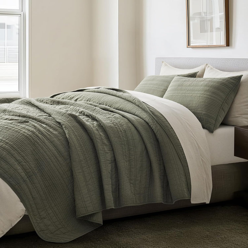EVERGRACEHOME 100% Cotton Modern Lines Quilt Set Oversized King, Pre-Washed Soft Striped Coverlet Bedspread, 3 Piece Lightweight Bedding Set for All Season, with 2 Pillow Shams, Olive Green