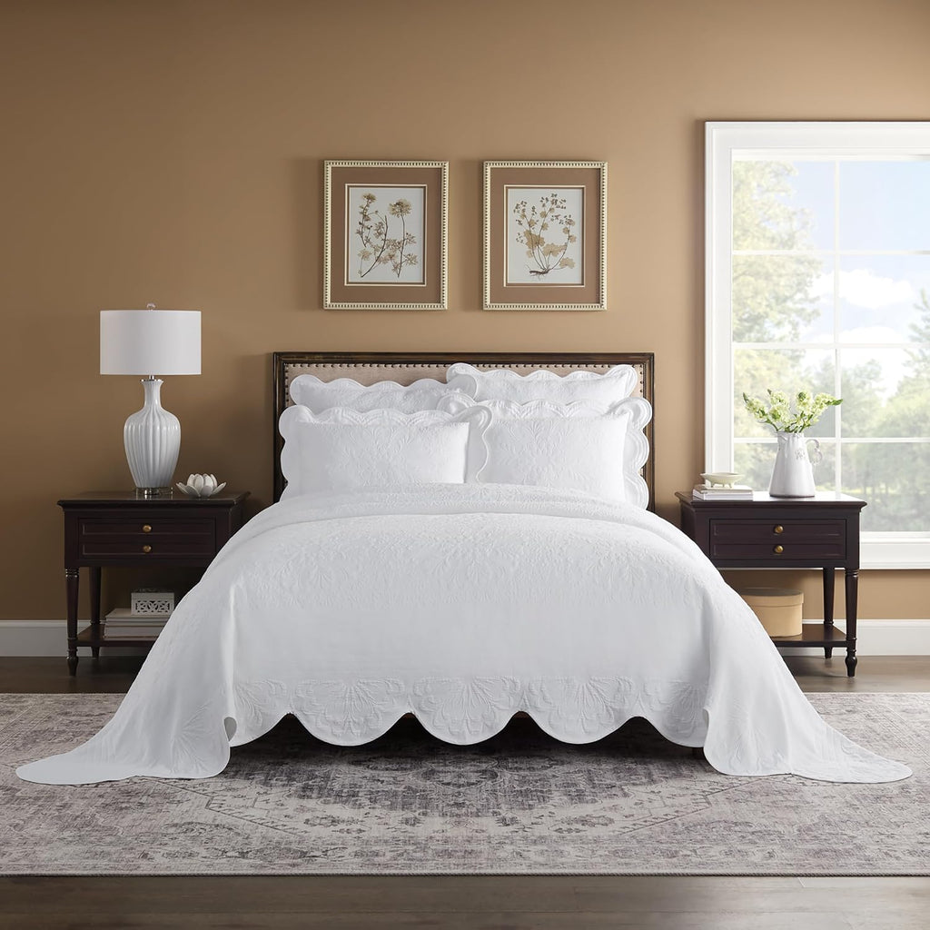 Charleston Estate Modern Farmhouse Floral Matelasse Bedspread with Scalloped Edges, 100% Cotton Breathable Bedding, King/Cal King, White Floral
