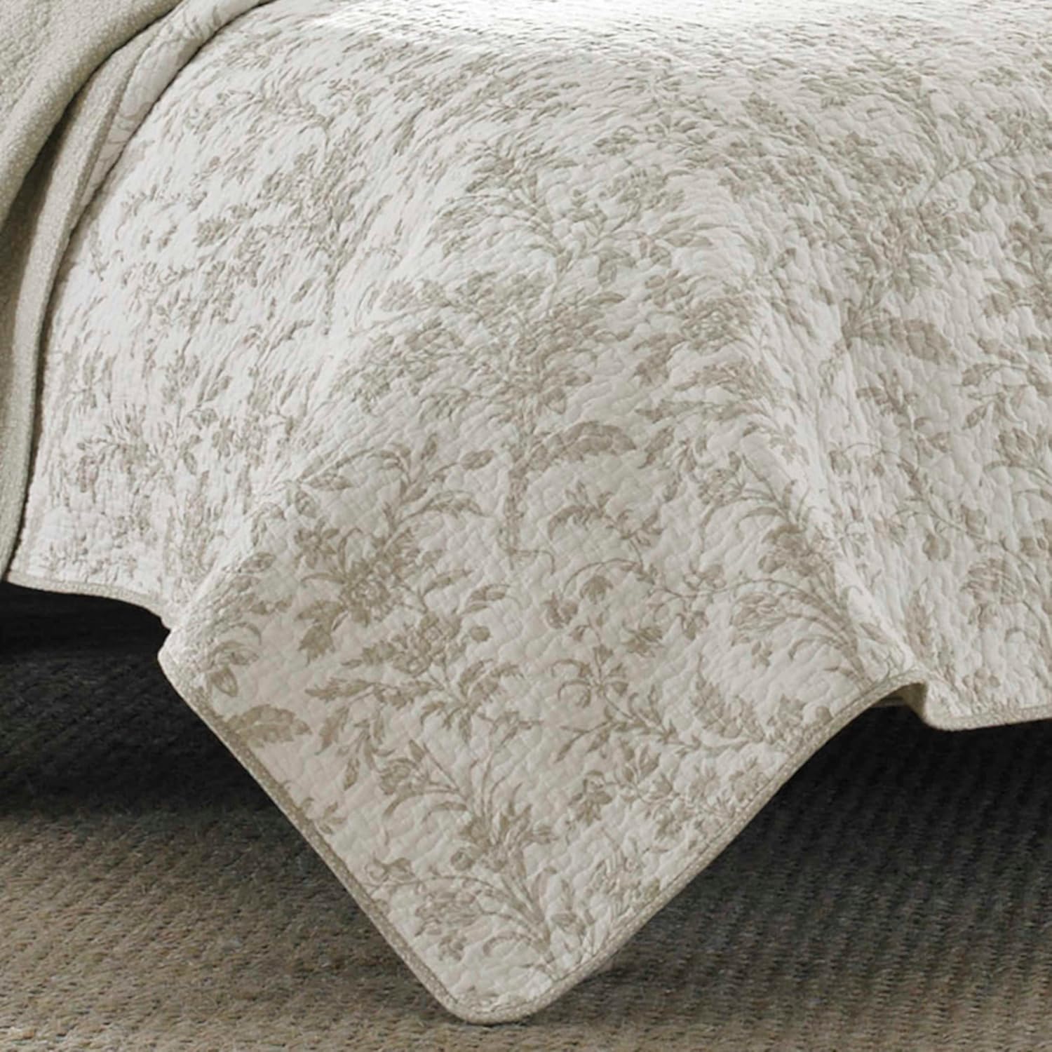 Laura Ashley - King Quilt Set, Soft Cotton Bedding with Reversible Design, Medium Weight for Year Round Use, 3 Piece Bed Set with Matching Pillowcases (Amberley Beige)