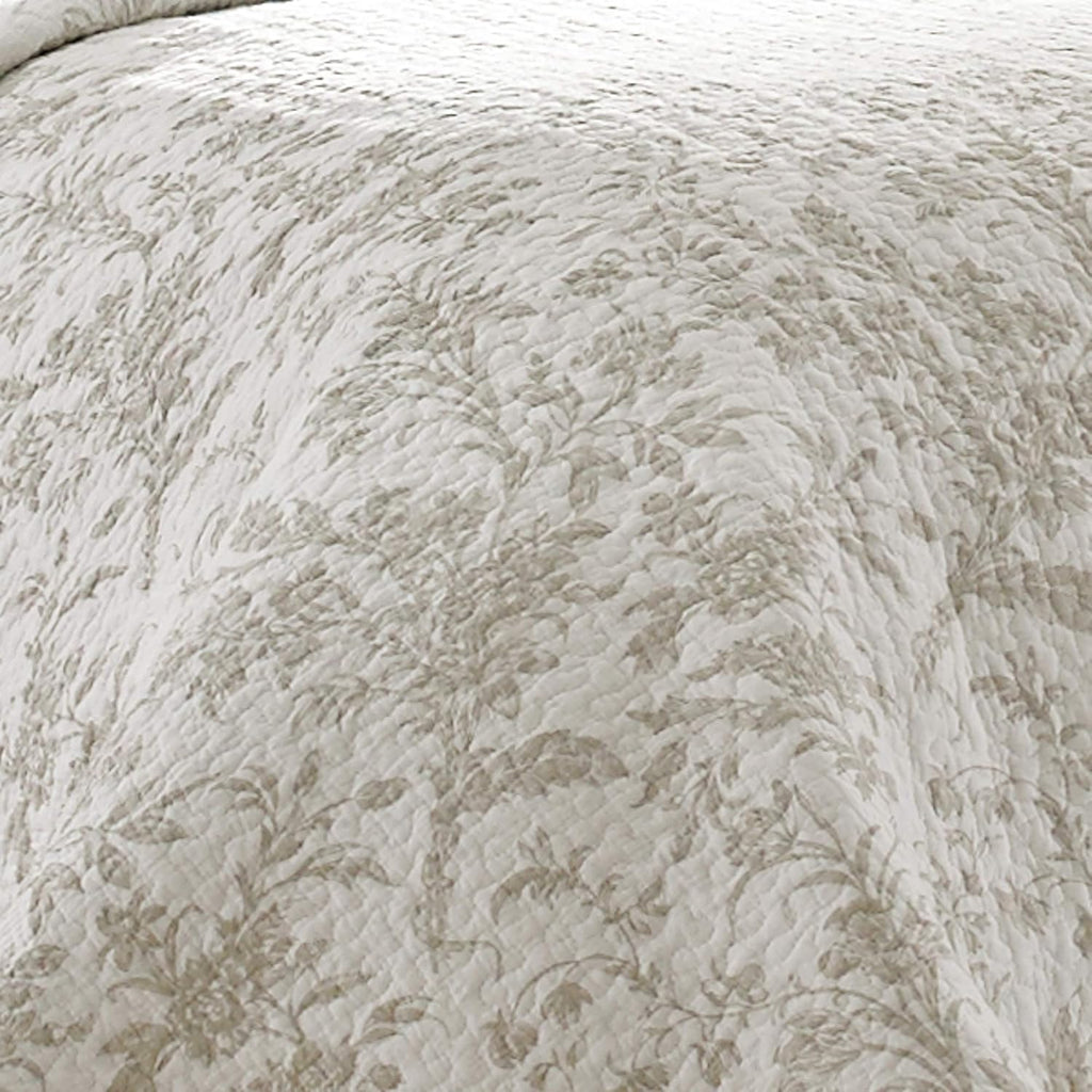 Laura Ashley - King Quilt Set, Soft Cotton Bedding with Reversible Design, Medium Weight for Year Round Use, 3 Piece Bed Set with Matching Pillowcases (Amberley Beige)