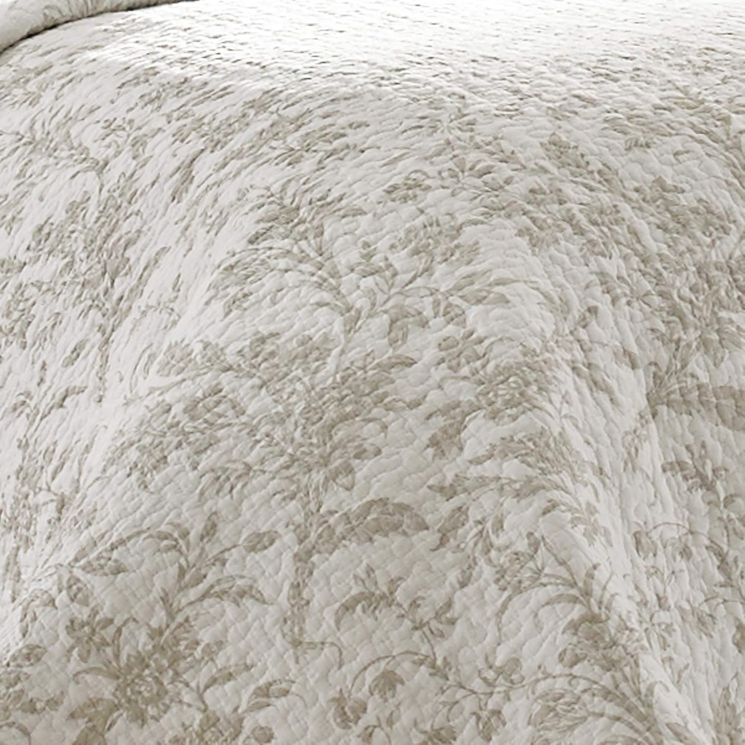 Laura Ashley - King Quilt Set, Soft Cotton Bedding with Reversible Design, Medium Weight for Year Round Use, 3 Piece Bed Set with Matching Pillowcases (Amberley Beige)