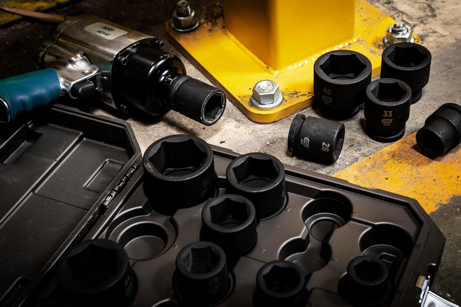 GEARWRENCH 26 Piece 3/4' Drive 6 Point Metric Impact Socket Set | 19mm-50mm| 84031
