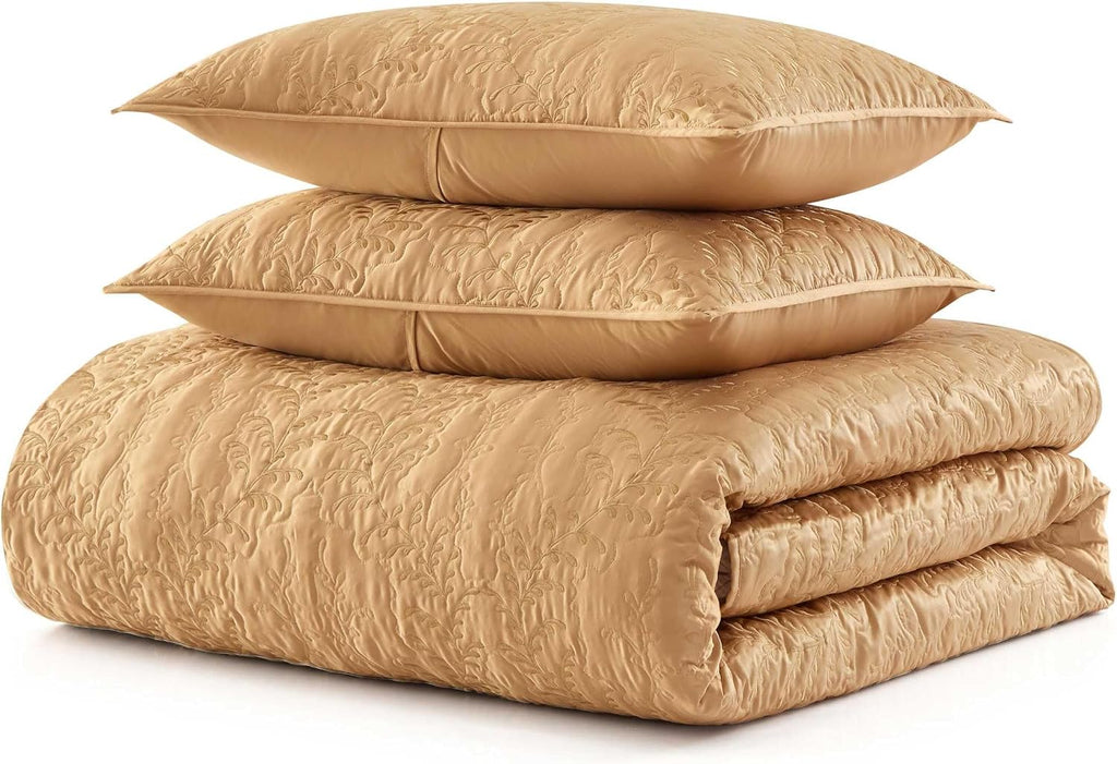 Martha Stewart - Queen Size Quilt Set, Soft & Smooth Sateen Bedding with a Light and Breathable Feel, 3 Piece Bed Set with Matching Pillowcases (Fern Embroidery Beige)