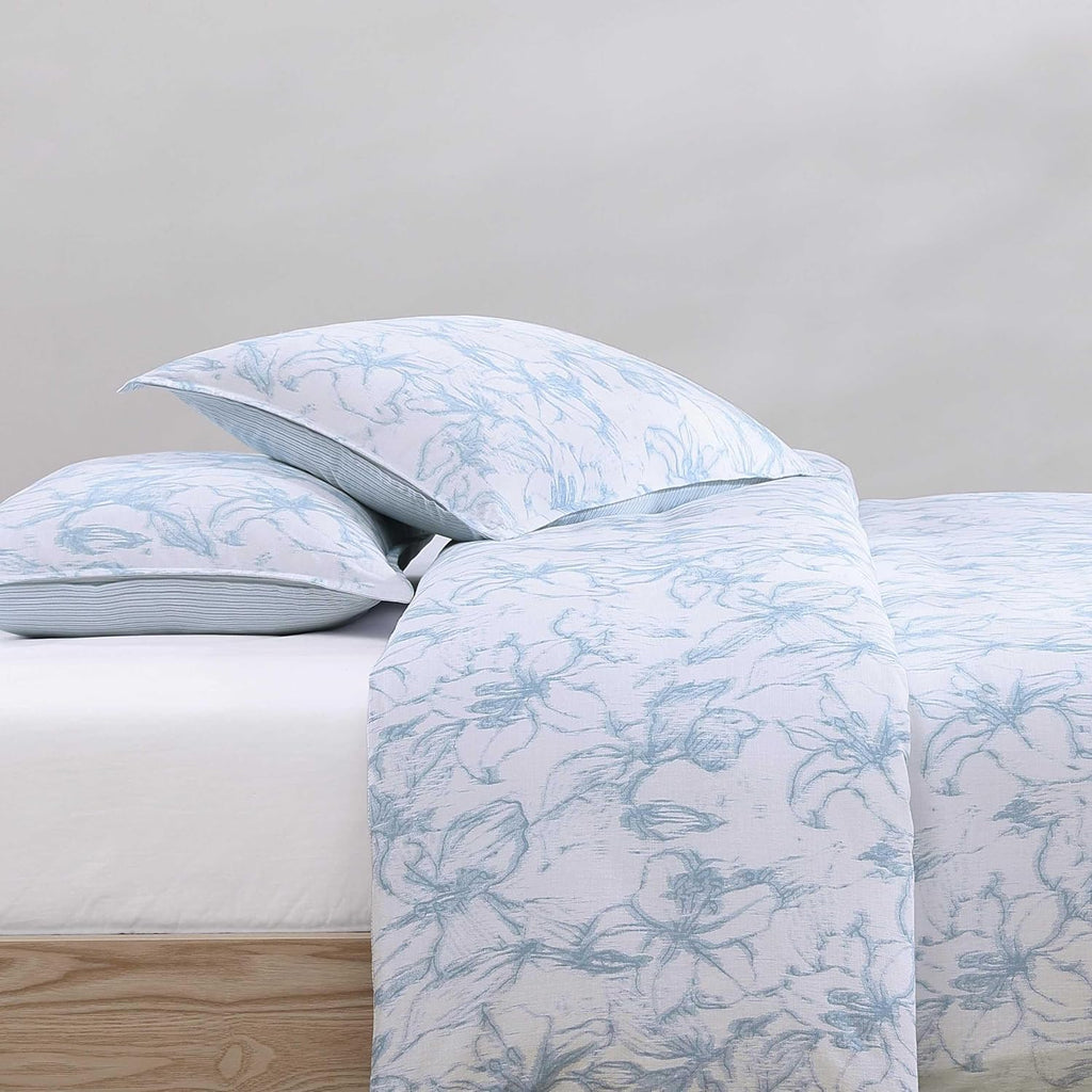 Tommy Hilfiger - Comforter Set, Luxuriously Soft Cotton Slub Bedding with Matching Sham, Abstract Inspired Design (Ethereal Floral Blue, Twin)