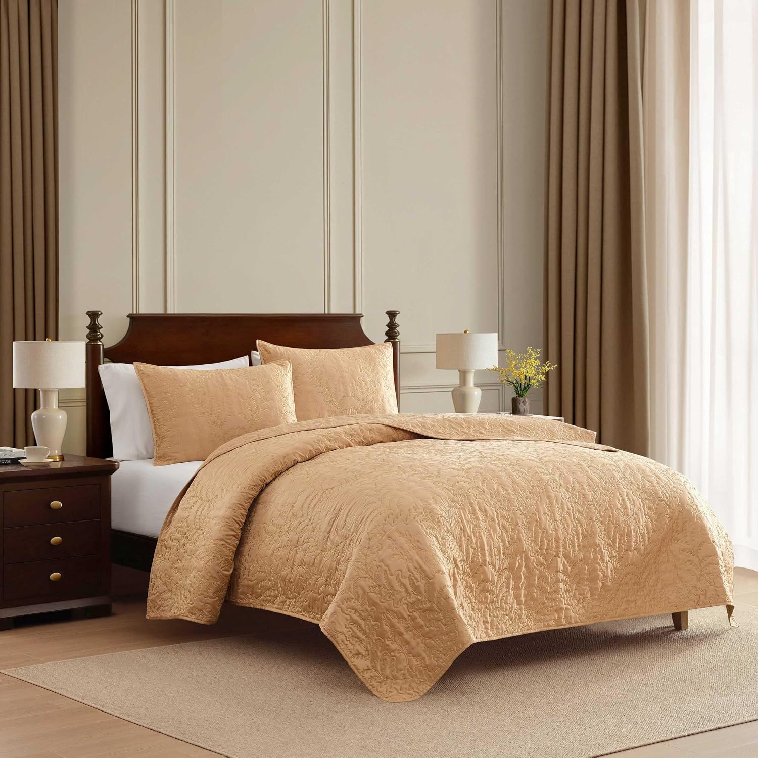 Martha Stewart - Queen Size Quilt Set, Soft & Smooth Sateen Bedding with a Light and Breathable Feel, 3 Piece Bed Set with Matching Pillowcases (Fern Embroidery Beige)