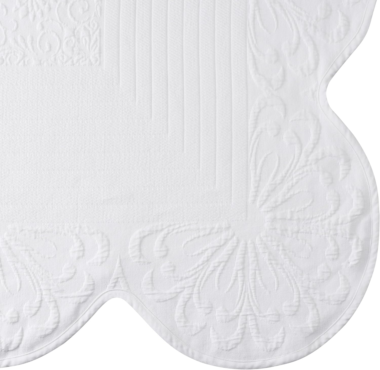 Charleston Estate Modern Farmhouse Floral Matelasse Bedspread with Scalloped Edges, 100% Cotton Breathable Bedding, King/Cal King, White Floral