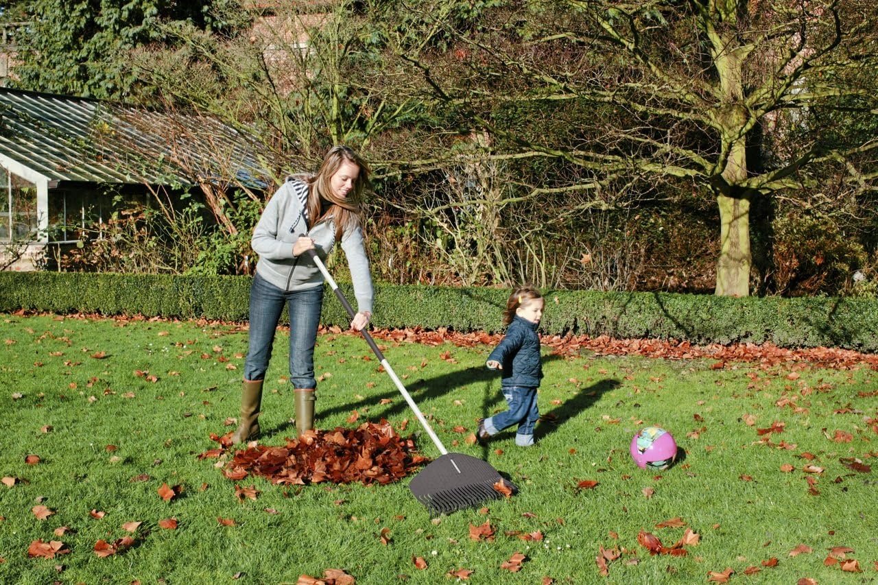 Fiskars Light Leaf Rake, 25 prongs, Width: 52 cm, Plastic prongs/Aluminium Handle, White/Brown, 1019606