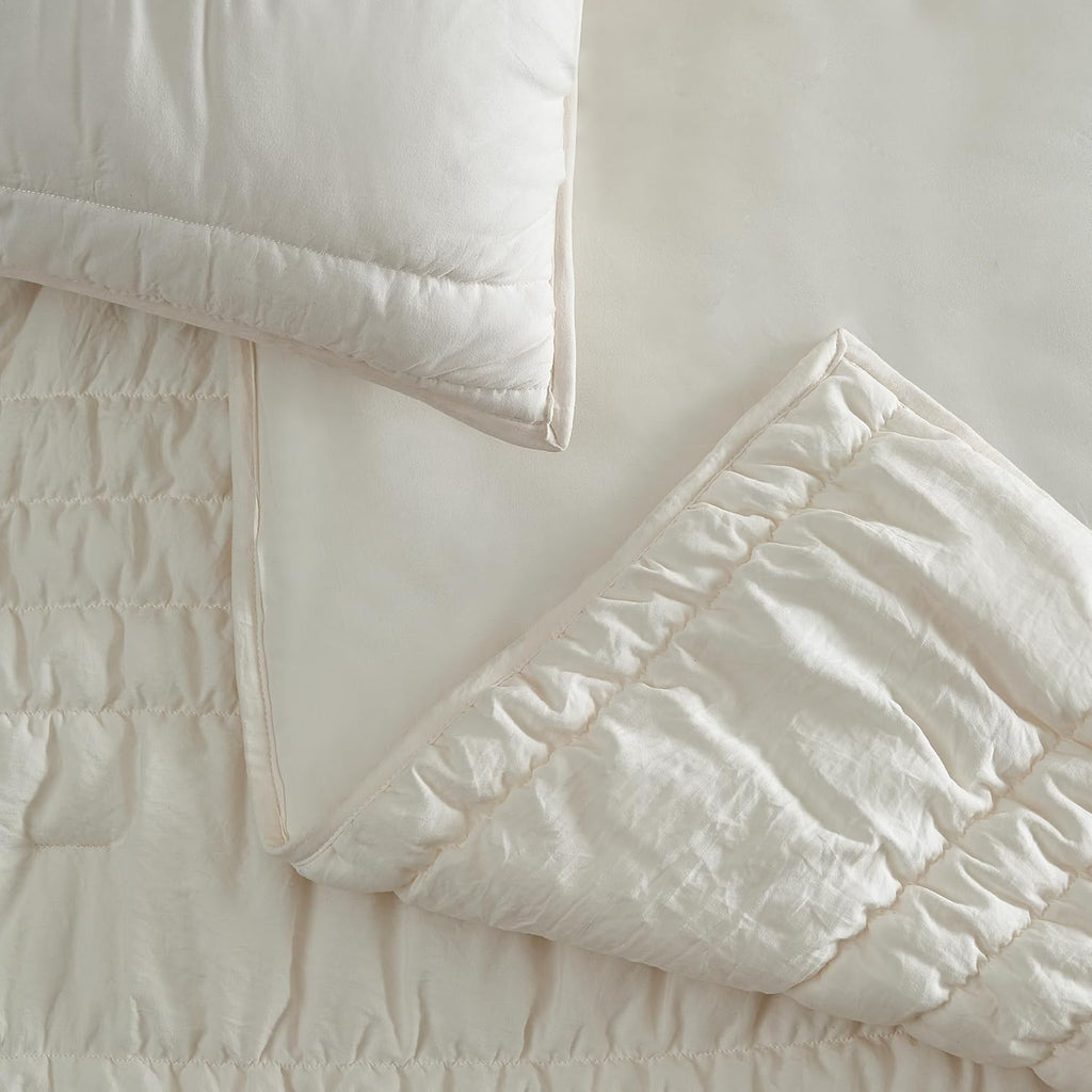 UGG Full/Queen Quilt Set - 3pc Bed Spread with 2 Pillow Shams, All Season Luxury Bedding, Lightweight Quilted Soft Textured Comforter, Cozy Coastal Queen Quilt Set, Beige Snow (Tide Devon)