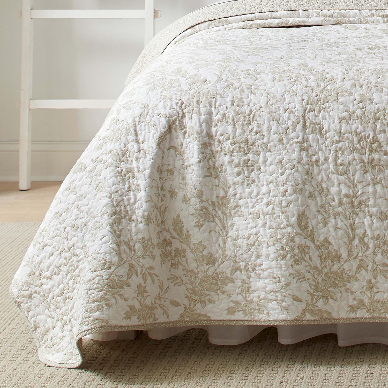 Laura Ashley - King Quilt Set, Soft Cotton Bedding with Reversible Design, Medium Weight for Year Round Use, 3 Piece Bed Set with Matching Pillowcases (Amberley Beige)