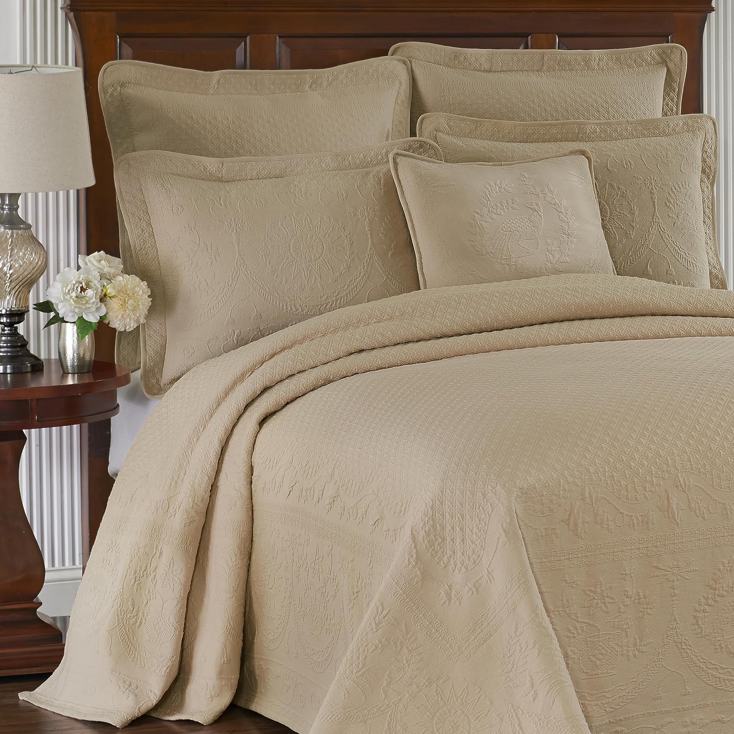 King Charles Modern Farmhouse Floral Matelasse Bedspread, 100% Cotton Breathable Bedding, Full/Queen, Birch