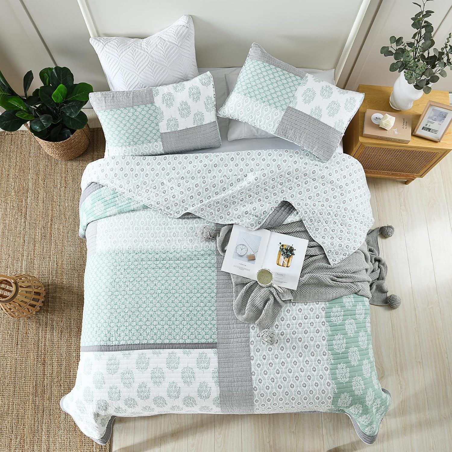 Finlonte King Size Quilt, 100% Cotton Comforter King Size, Green Grey Farmhouse Quilted Bedspread, Patchwork Lightweight Reversible Quilt Bedding Set for King Bed, 3-Pieces