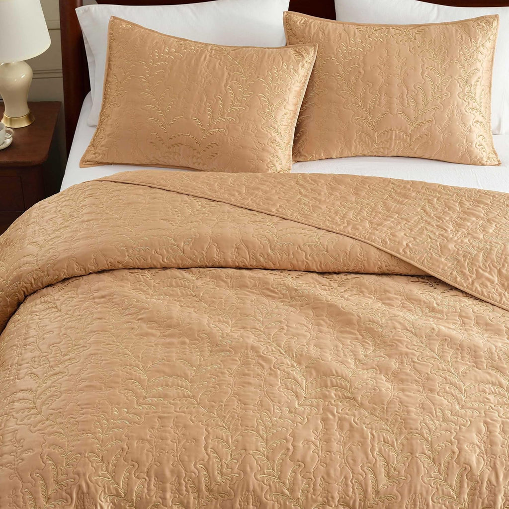 Martha Stewart - Queen Size Quilt Set, Soft & Smooth Sateen Bedding with a Light and Breathable Feel, 3 Piece Bed Set with Matching Pillowcases (Fern Embroidery Beige)