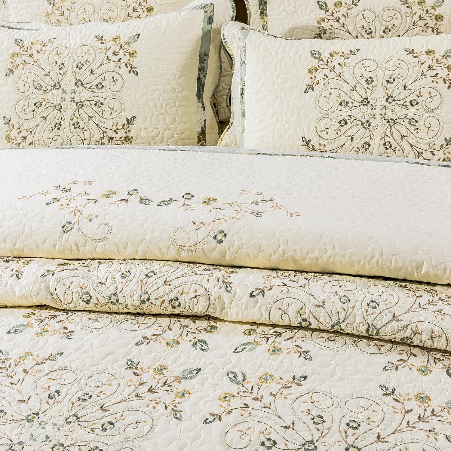 ROOMLIFE Quilt Set King Size 3D Floral Embroidery Pattern 1XQuilt (106' X 98') + 2 PillowShams (20' X 28 ') Cotton Reversible Quilted Decorative Bedspreads Coverlet Bedding Set, Lightweight &Soft