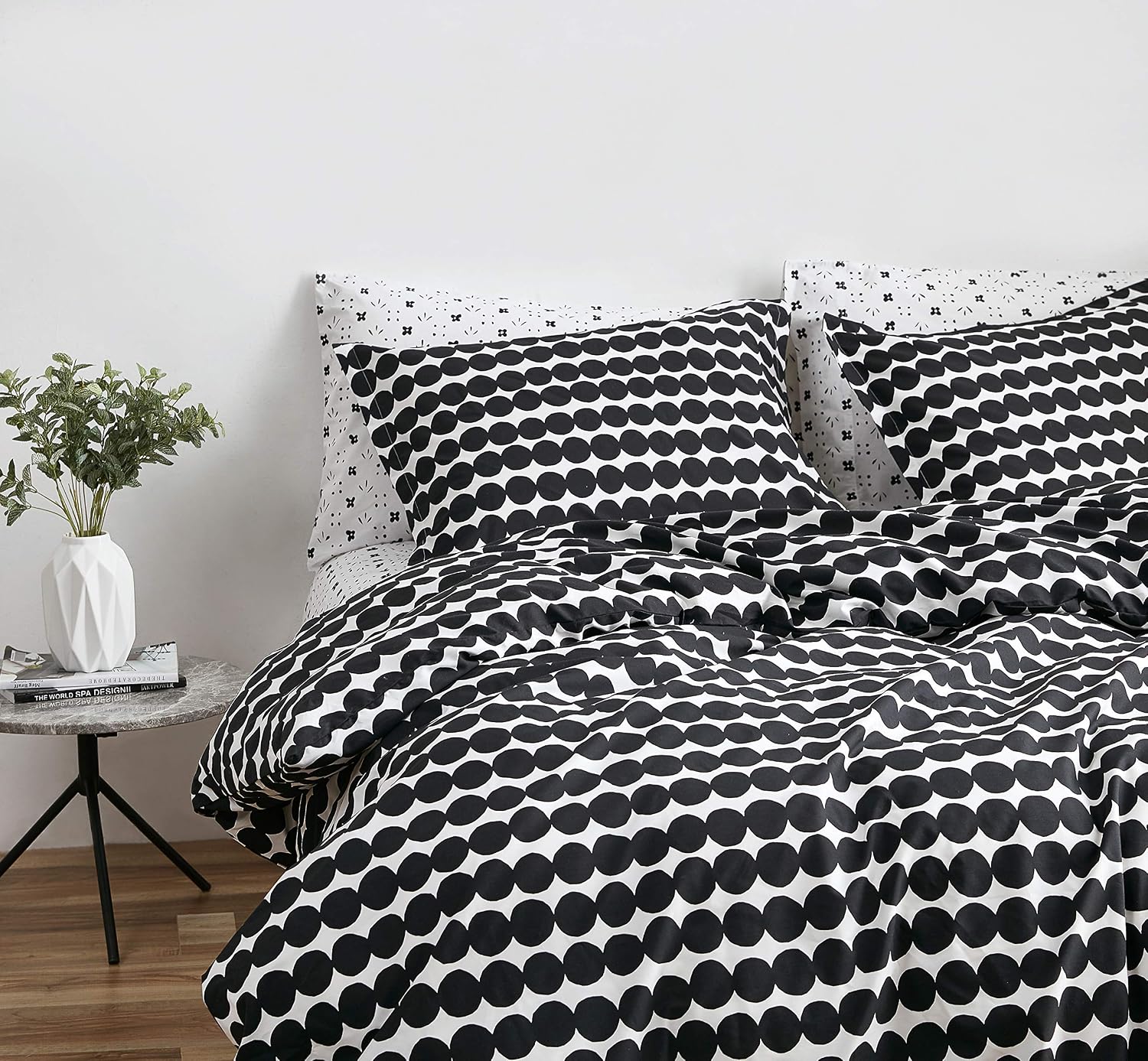 Marimekko - Queen Duvet Cover Set, Cotton Bedding with Matching Shams & Button Closure, All Season Home Decor (Rasymatto Black, Queen)