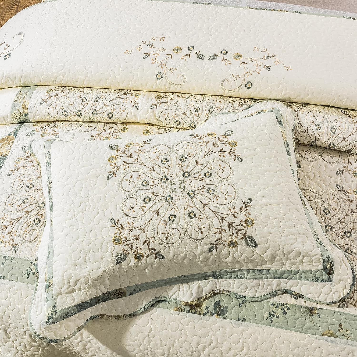ROOMLIFE Quilt Set King Size 3D Floral Embroidery Pattern 1XQuilt (106' X 98') + 2 PillowShams (20' X 28 ') Cotton Reversible Quilted Decorative Bedspreads Coverlet Bedding Set, Lightweight &Soft