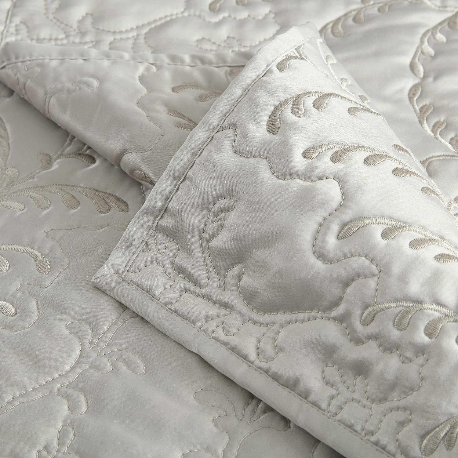 Martha Stewart - Queen Size Quilt Set, Soft & Smooth Sateen Bedding with a Light and Breathable Feel, 3 Piece Bed Set with Matching Pillowcases (Fern Embroidery Grey)