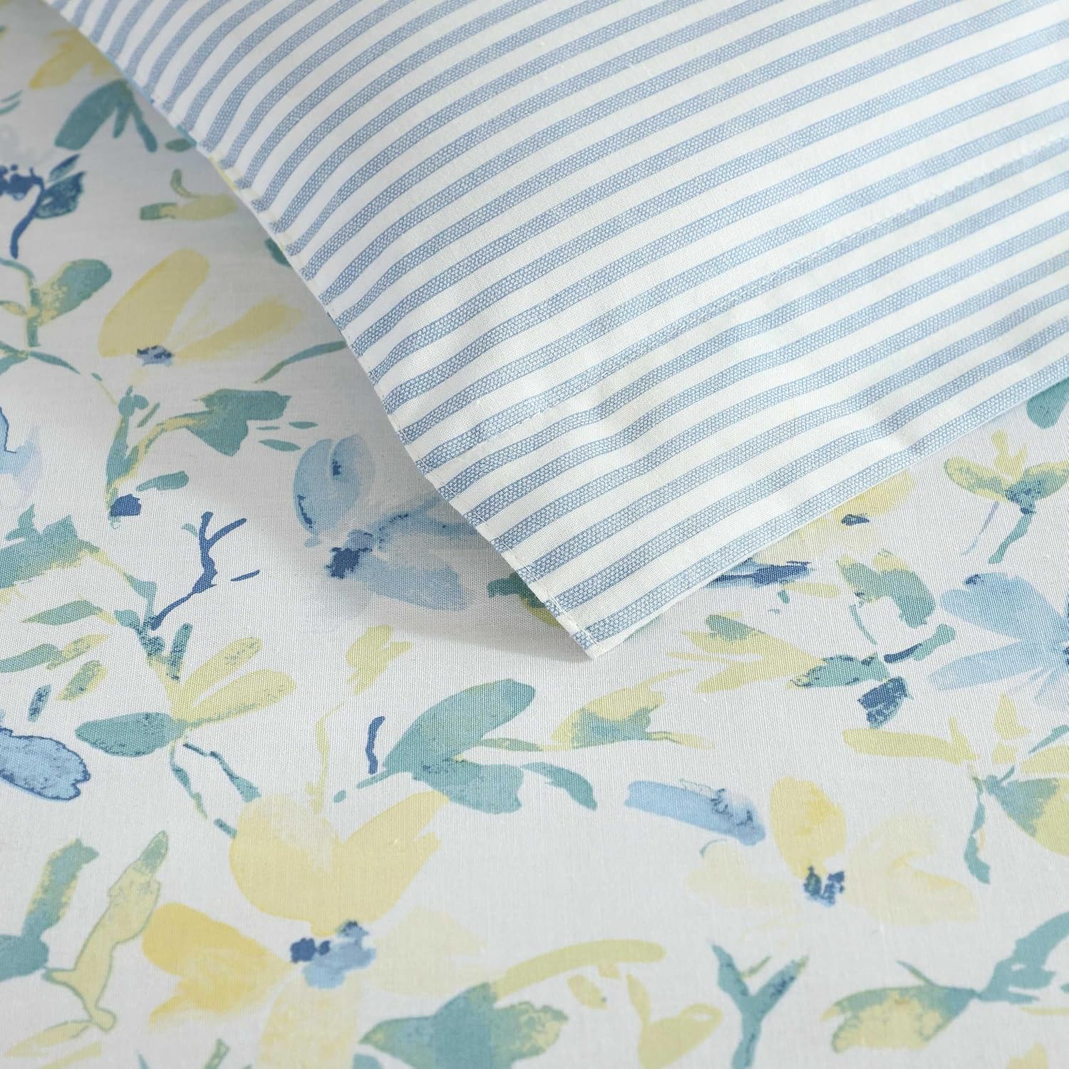 Laura Ashley – Queen Comforter Set, Cotton Bedding with Matching Shams & Bonus Decorative Pillows, Medium Weight, Floral Bedroom Decor, 7-Piece, College Dorm Room Essentials (Nora Blue)