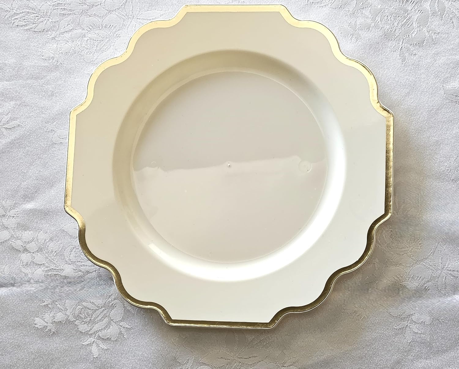 ' OCCASIONS ' 120 Plates Pack, Heavyweight Disposable Wedding Party Plastic Plates (10.5'' Dinner Plate,Imperial in Ivory & Gold)