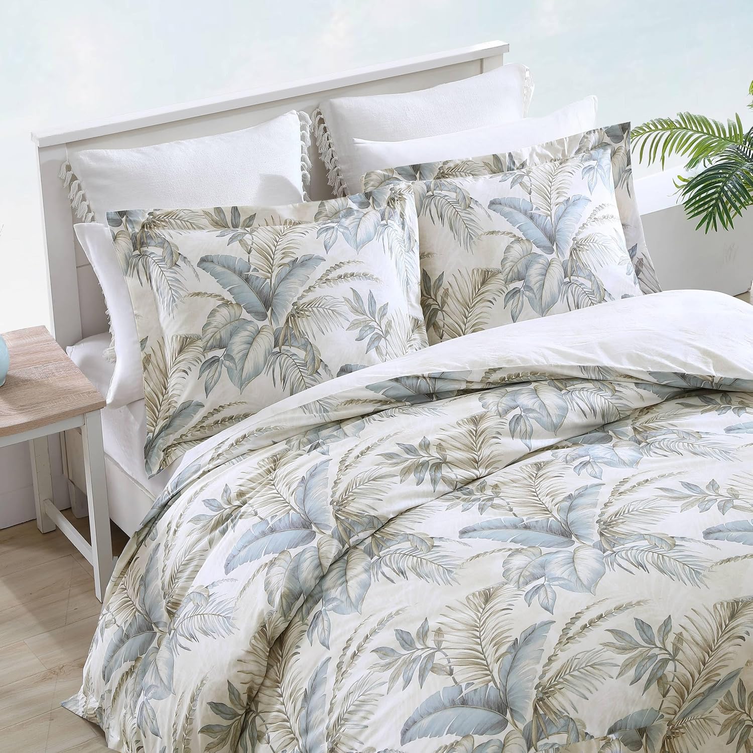 Tommy Bahama - King Comforter Set, Soft Woven Bedding with Matching Pillowcases, Medium Weight for Year Round Comfort, 3 Piece Bed Set (Bakers Bluff Blue)
