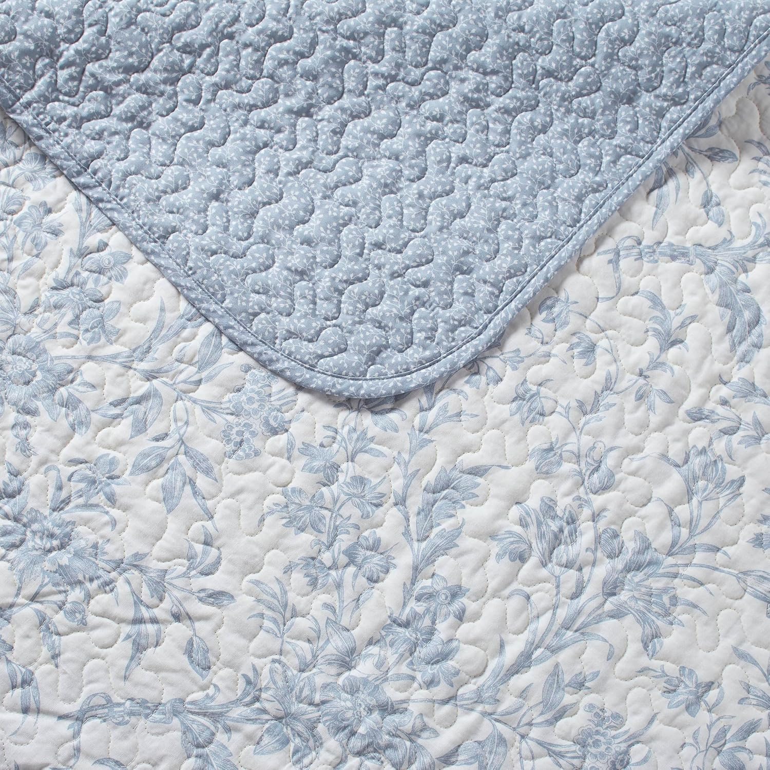 Laura Ashley - King Quilt Set, Soft Cotton Bedding with Reversible Design, Medium Weight for Year Round Use, 3 Piece Bed Set with Matching Pillowcases (Amberley Blue)