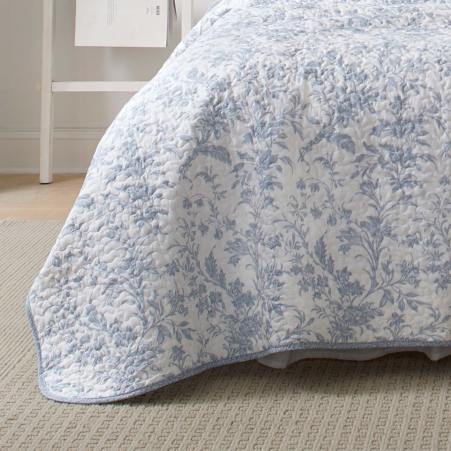 Laura Ashley - King Quilt Set, Soft Cotton Bedding with Reversible Design, Medium Weight for Year Round Use, 3 Piece Bed Set with Matching Pillowcases (Amberley Blue)