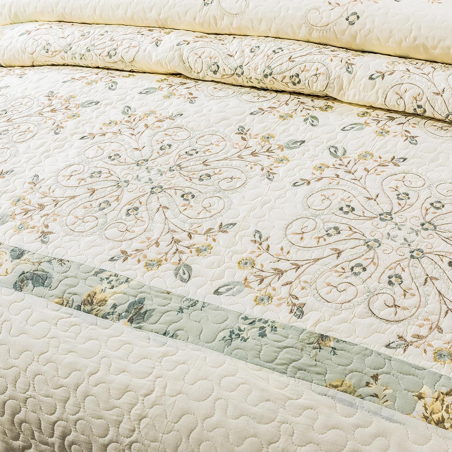 ROOMLIFE Quilt Set King Size 3D Floral Embroidery Pattern 1XQuilt (106' X 98') + 2 PillowShams (20' X 28 ') Cotton Reversible Quilted Decorative Bedspreads Coverlet Bedding Set, Lightweight &Soft