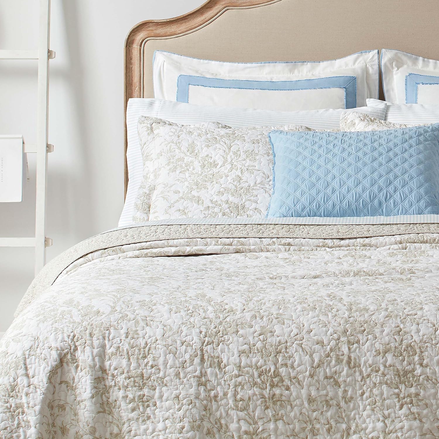 Laura Ashley - King Quilt Set, Soft Cotton Bedding with Reversible Design, Medium Weight for Year Round Use, 3 Piece Bed Set with Matching Pillowcases (Amberley Beige)